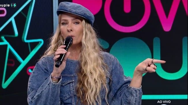 A famosa apresentadora do Power Couple Brasil 5, Adriane Galisteu fez surpresa após eliminação (Foto: Reprodução)