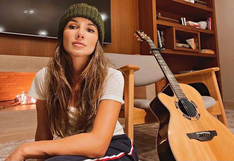Paula Fernandes alfineta Luan Santana ao explicar participação em álbum de Sérgio Reis