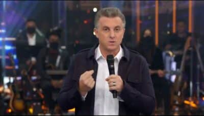 Luciano Huck no seu Domingão (Foto: Reprodução)