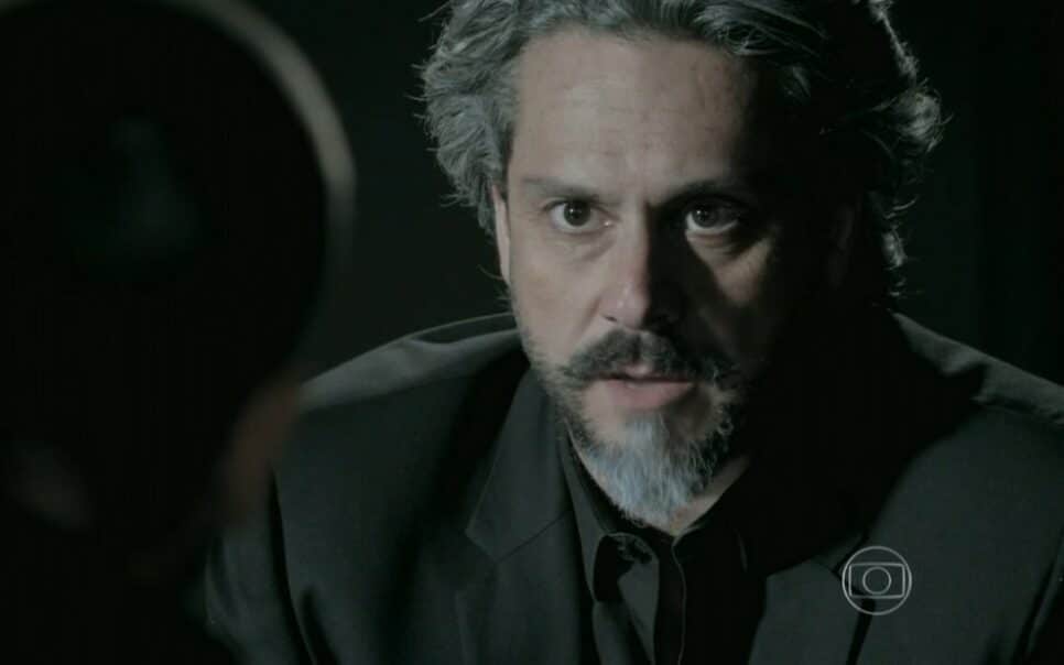 Império: Furioso, José Alfredo expulsa Maurílio da empresa (Reprodução/Globo)