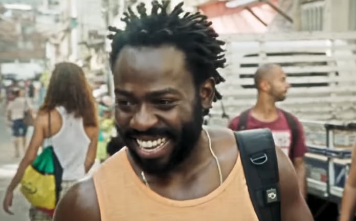 BBB 22: Douglas conquista o público e ganha até funk em homenagem  (Foto: Reprodução)