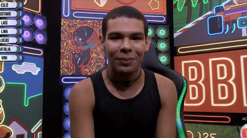 BBB22: Vyni tropeça mais uma vez no programa ao vivo e web detona brother (Reprodução/Globo)
