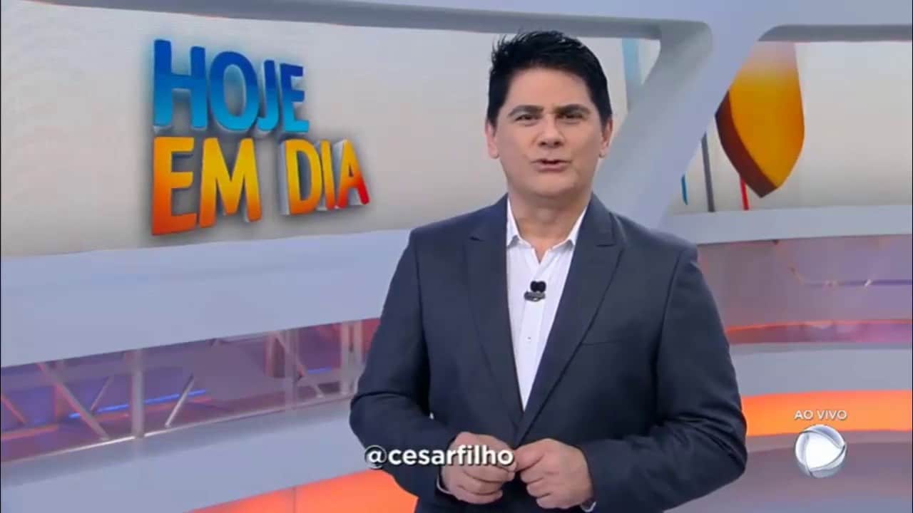 César Filho surpreendeu ao noticiar prisão no Hoje Em Dia da Record (Foto: Reprodução)