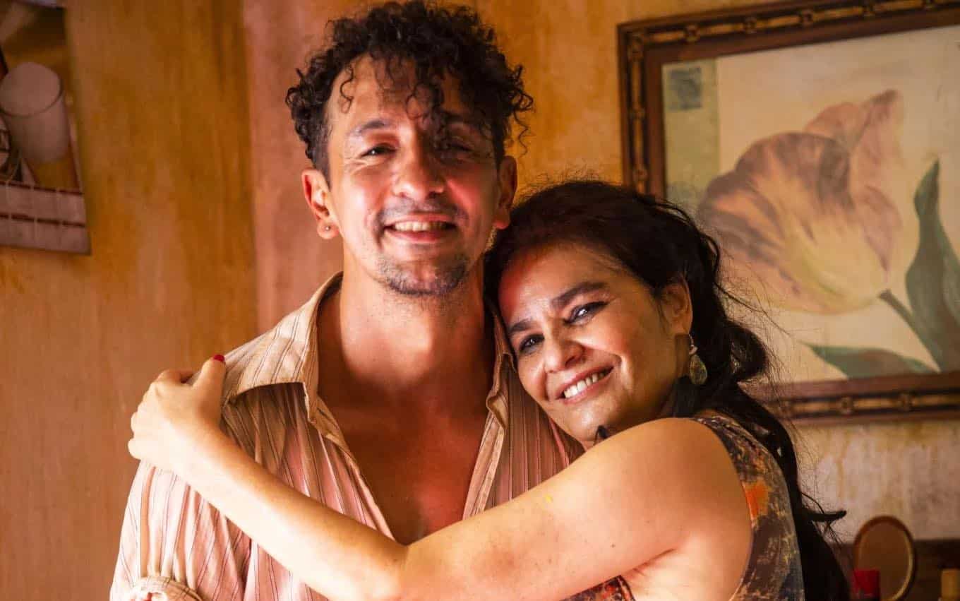 Após ser roubado por prostitua, filho perdido de José Leôncio chega ao Pantanal