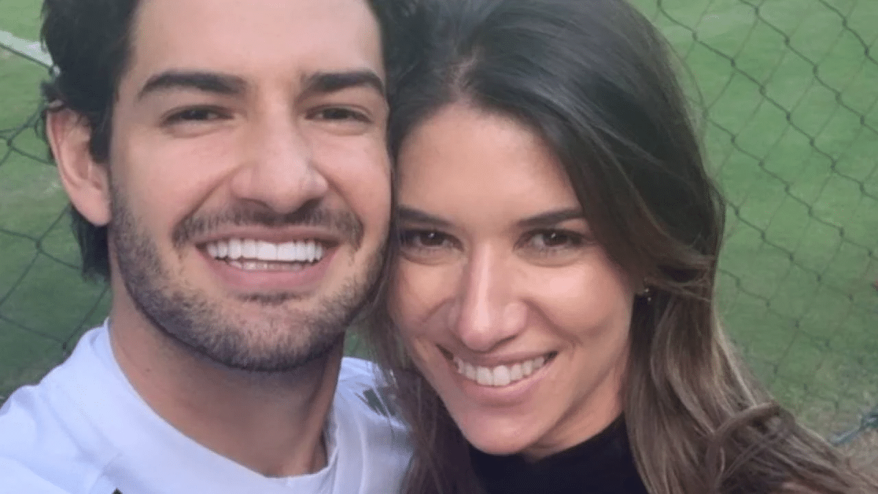 A filha do dono do SBT, Rebeca Abravanel e ao lado de seu marido, Alexandre Pato (Foto: Reprodução)