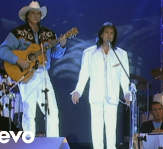 O famoso cantor e queridinho da Globo ao lado do sertanejo, Sérgio Reis (Foto: Reprodução)