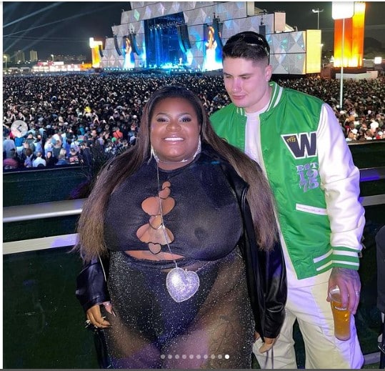 A famosa apresentadora do Multishow acabou pegando Lucas Souza com outra (Foto: Reprodução)