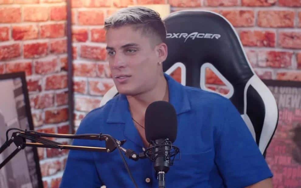 Tiago Ramos recebeu uma segunda chance da Record após ser expulso de A Fazenda 14 (Foto: Reprodução)