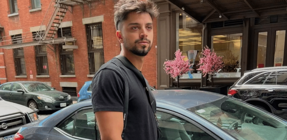 Rodrigo Simas fez relato sobre sexualidade e admitiu conflitos (Foto: Reprodução)