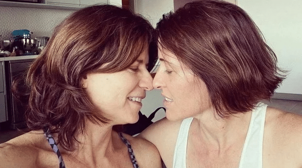 A famosa ex-atriz da Globo, Vera Zimmermann ao lado de sua namorada, Luciana Raman (Foto: Reprodução)