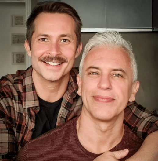 Estrela de Carrossel, o Guilherme Wabner, do SBT, assumiu relacionamento gay e fez declaração com Sergio Módena (Foto: Reprodução)