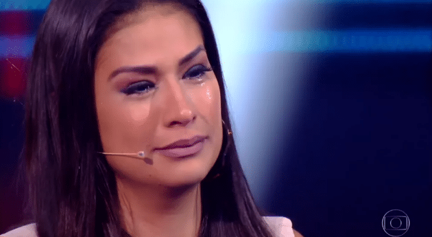 Sem Simaria, Simone chorou e teve ajuda de Gusttavo Lima (Foto: Reprodução)