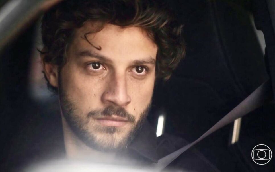 Ari (Chay Suede) na novela Travessia da Rede Globo