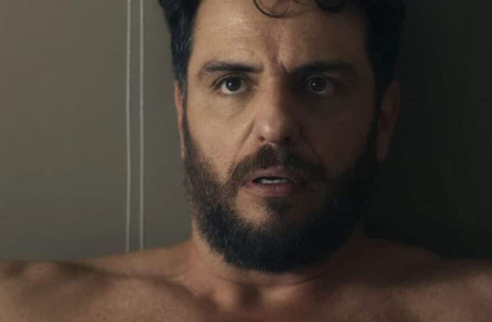 Travessia: Para fugir de encontro horrível, Moretti pega ônibus lotado; entenda