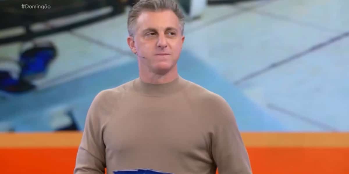 O famoso apresentador do Domingão surpreendeu ao desaparecer da Globo (Foto: Reprodução)