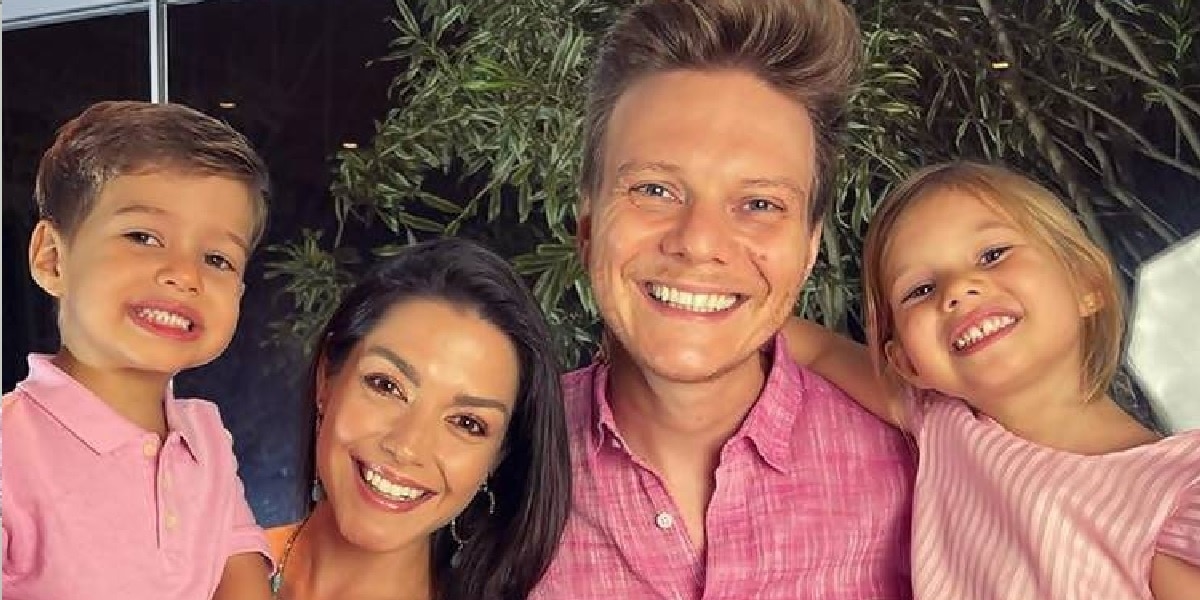 O famoso cantor sertanejo ao lado de sua família (Foto: Reprodução)