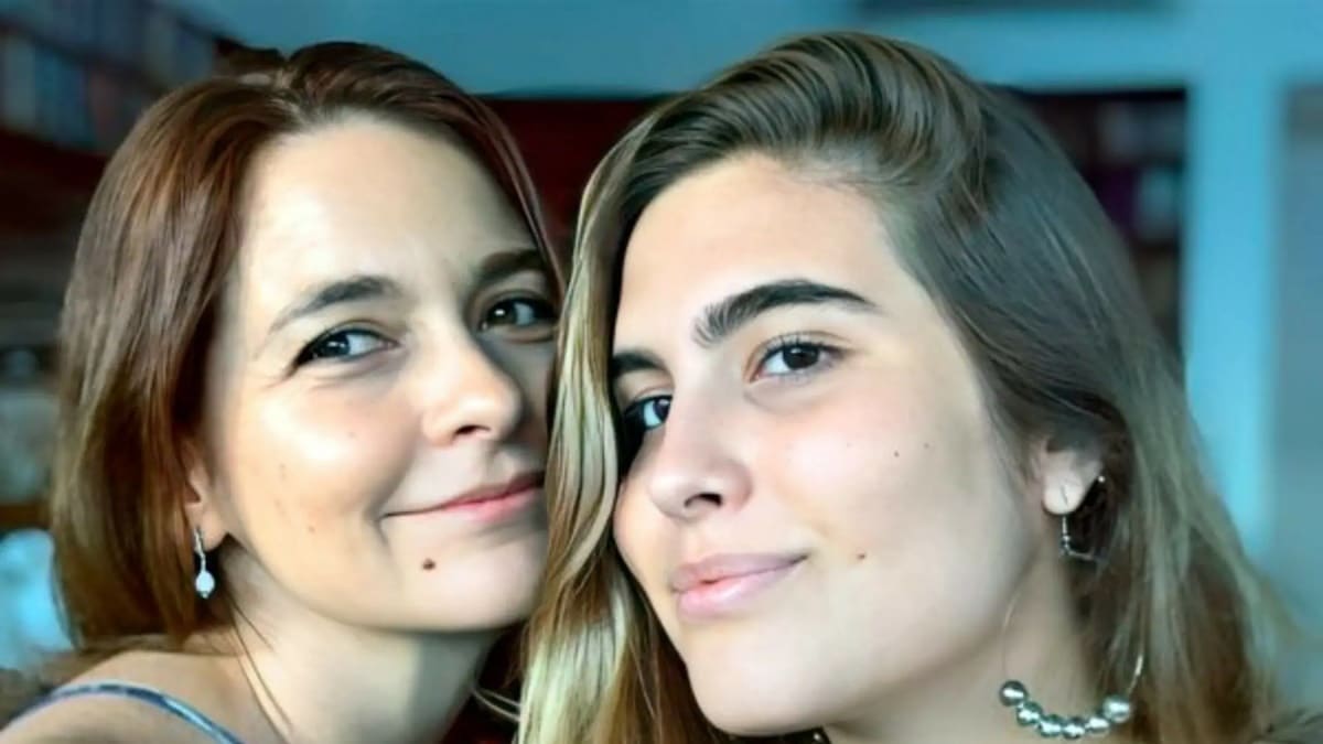 A atriz da Globo e a filha mais velha e cantora, com sucesso musical em novela