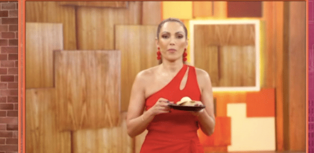 A famosa apresentadora do Encontro não conseguiu disfarçar careta (Foto: Reprodução)