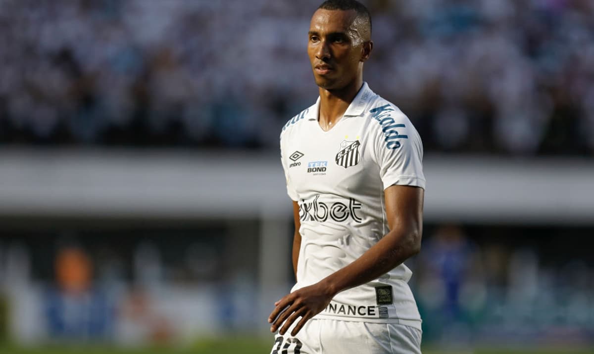 Lucas Braga em campo pelo Santos e seu preço é de R$ 22 mi