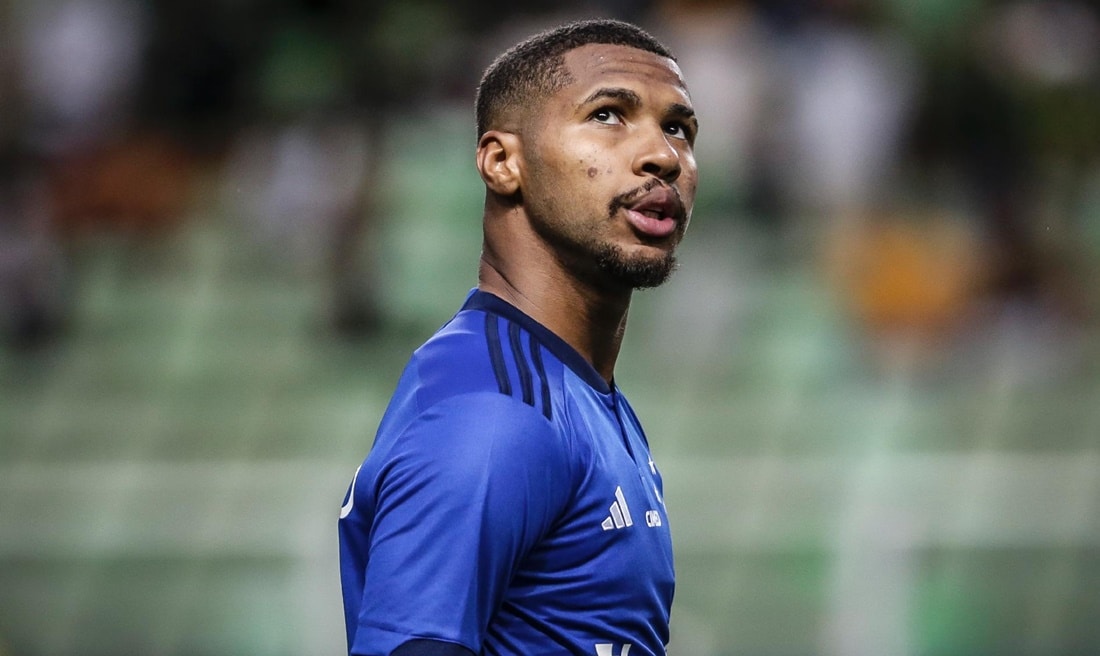 O atacante Wesley é compra mais cara de Ronaldo Fenômeno e vem decepcionando torcedores 