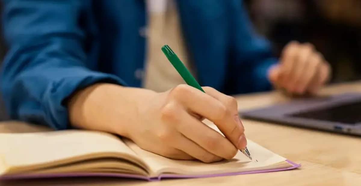 Escrever à mão é a melhor dica para aprendizado e memorização de matérias (Foto: Reprodução/ Internet)