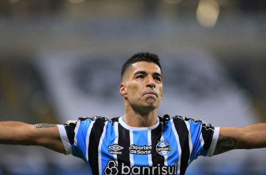 O jogador de futebol seguirá no clube de Messi após deixar o Grêmio (Foto: Reprodução)