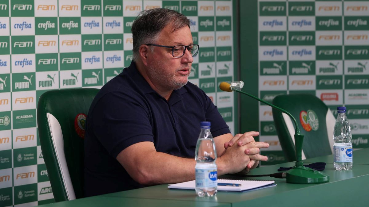 O diretor de futebol do Verdão, Anderson Barros não fala sobre possível contratação de Bruno Henrique (Foto: Cesar Greco)