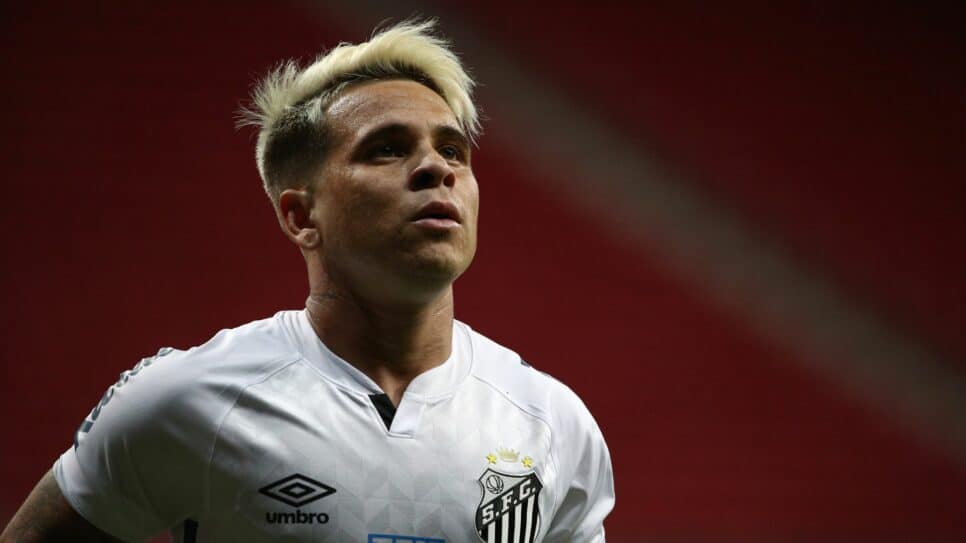 O famoso jogador de futebol pode deixar o Santos em breve (Foto: Reprodução)