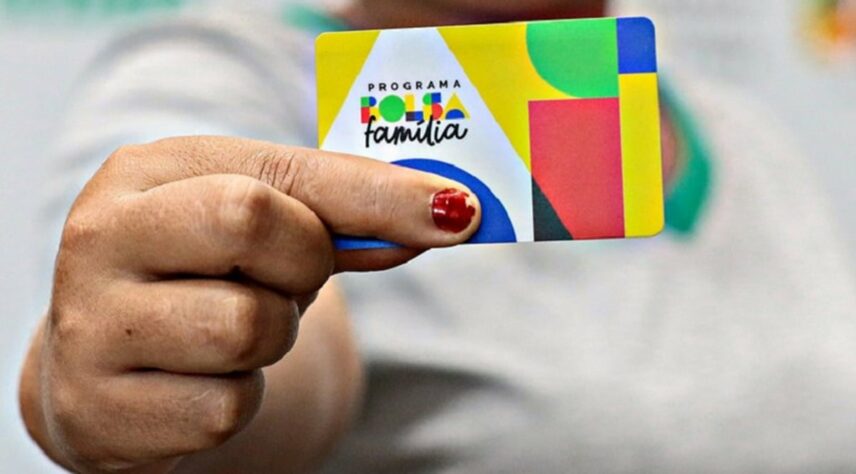 Cadastro CRAS Benefício do Bolsa Família pode ser sacado através de cartão com inscrição do CadÚnico atualizada (Foto: Reprodução/ Internet)