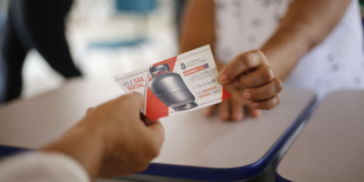 AGORA: Brasileiro já vão poder sacar vale-gás de R$ 300 REAIS (Reprodução/Internet)