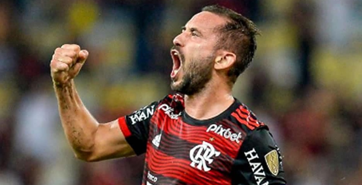 O famoso jogador de futebol tem interesse em continuar na equipe de Tite (Foto: Reprodução/ Divulgação/ CRF)