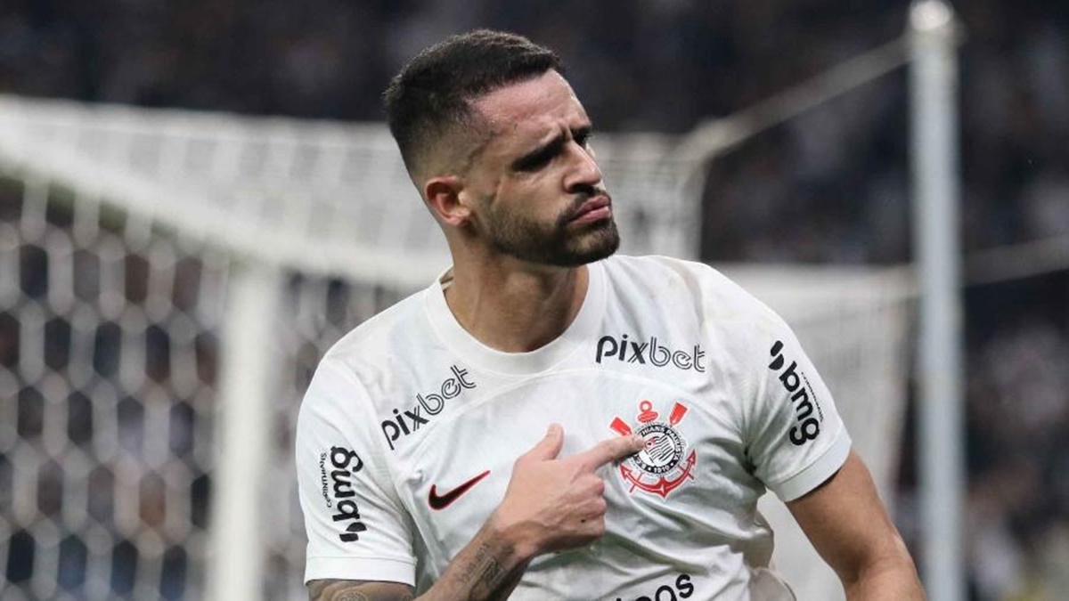Renato Augusto atua pelo Corinthians