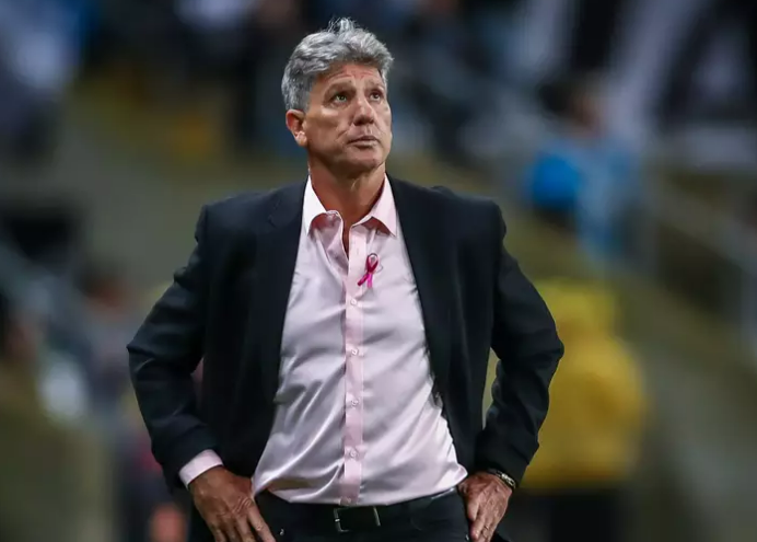 O técnico de futebol fala sobre possível permanência no clube (Foto: Reprodução/Internet)