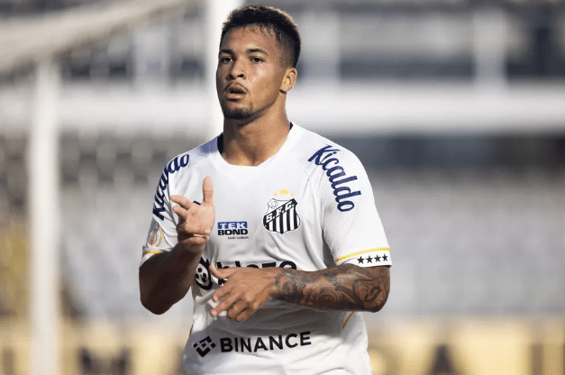 Marcos Leonardo deve sair do Santos e se torna alvo do Flamengo e times europeus (Foto: Abner Dourado/AGIF)