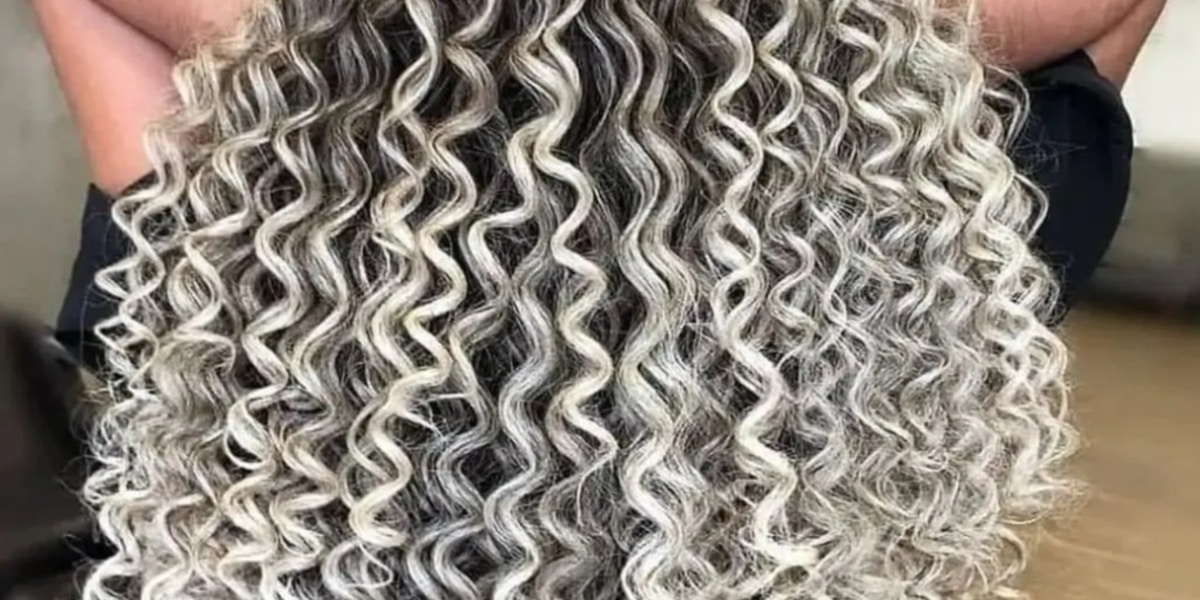 Loiro platinado (foto:@tudosobrecachos.br/ Instagram/Reprodução)
