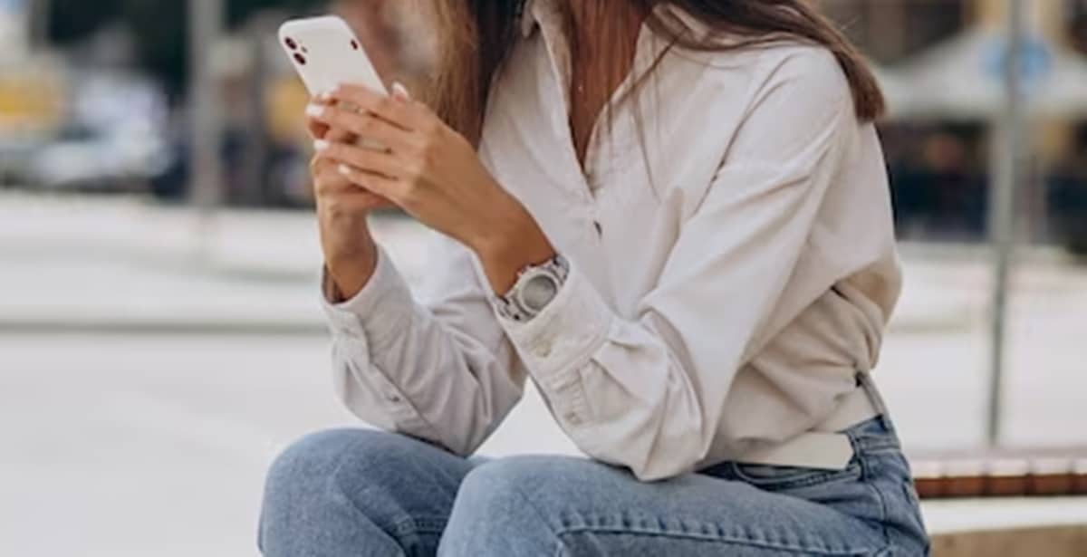 Não deixe de sentar ainda hoje, pegar seu smartphone e fazer as atualizações e configurações necessárias (Foto: Reprodução/ FreePik)
