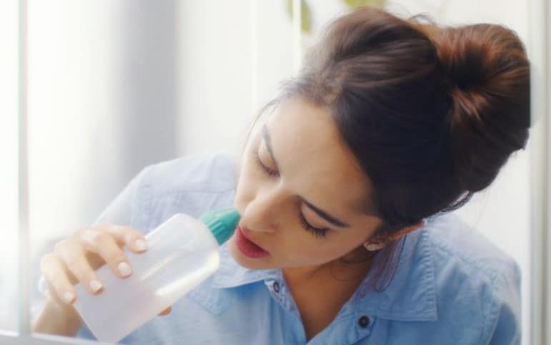 Saiba como fazer lavagem nasal em casa e veja os sintomas diminuírem (Foto: Nasoar - Myralis)