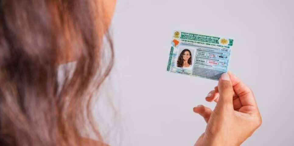 Motoristas, e agora? Renovação da CNH têm novas regras divulgadas para 2024 (Foto: Freepik/pedroingnaciofotografia)