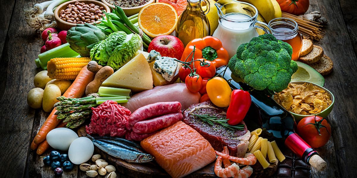 Mantenha uma alimentação saudável e consuma alimentos com vitamina E (Imagem Reprodução Canva)