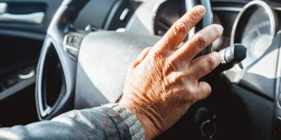 Idosos têm desconto na hora de comprar carros aprovado (Foto: iStock/GCShutter)