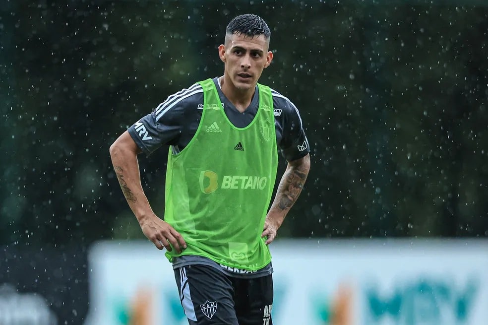 O jogador de futebol deve deixar o time de Felipão em breve (Foto: Pedro Souza/CAM)