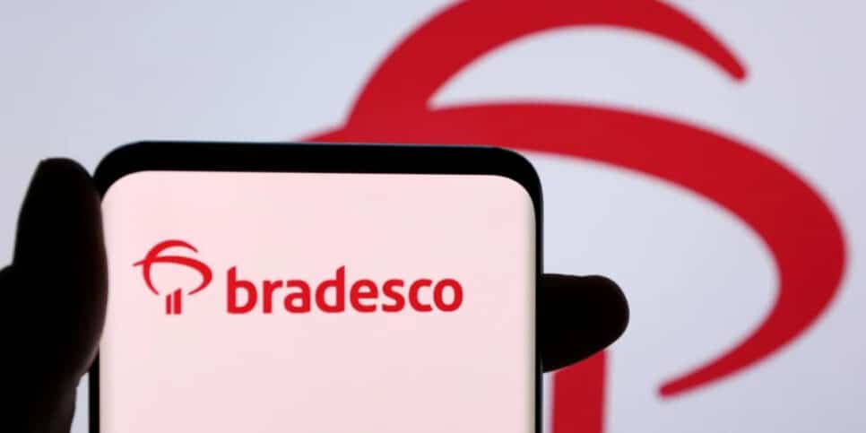 Usuários relatam problemas ao tentar usar o aplicativo do banco (Foto: REUTERS/Dado Ruvic)