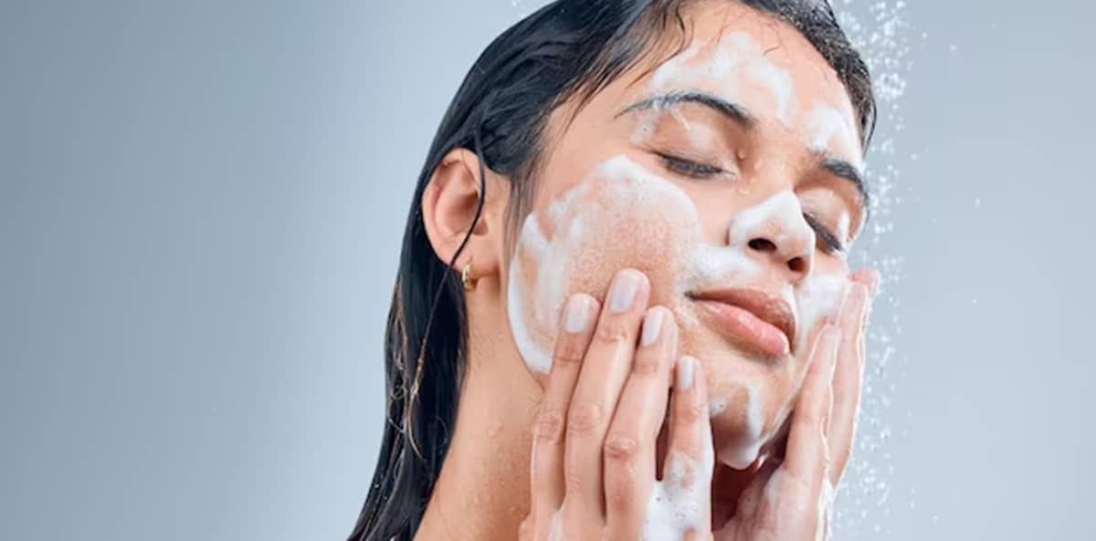 Ensaboe seu rosto diariamente com o sabonete facial caseiro (Foto: Reprodução/ FreePik)