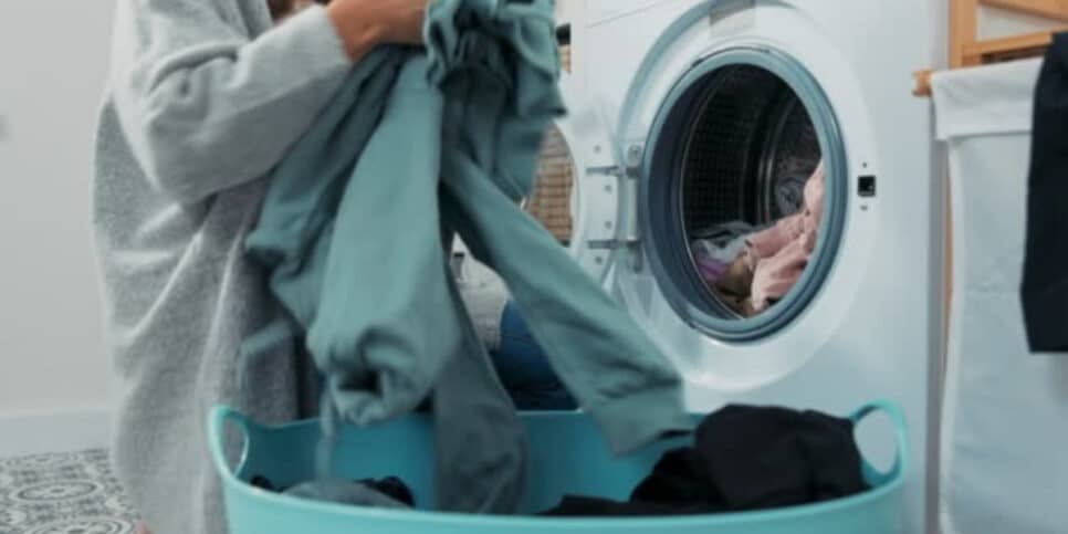 5 truques para deixar as suas roupas impecáveis após a lavagem (Foto: iStock)