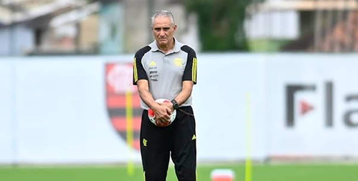 Tite no CT do CRF/ Decisões desagradam Nação que pede demissão (Foto: Reprodução/ Marcelo Cortes/ CRF)