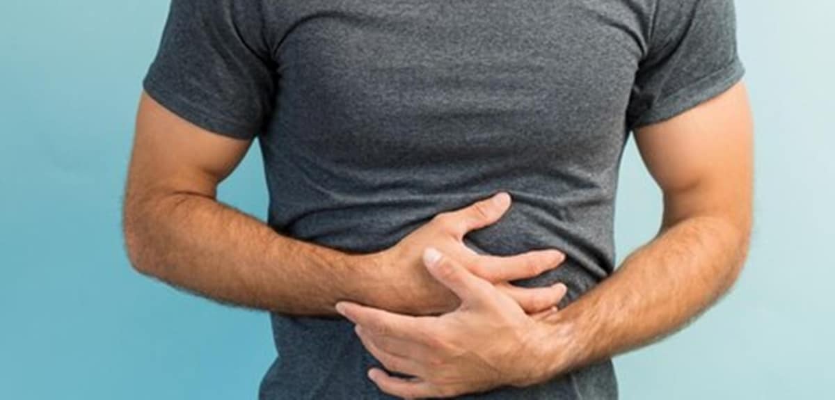 Azia noturna pode ser evitada de maneira natural, se os sintomas persistirem, busque ajuda médica (Foto: Reprodução/ Freepik)