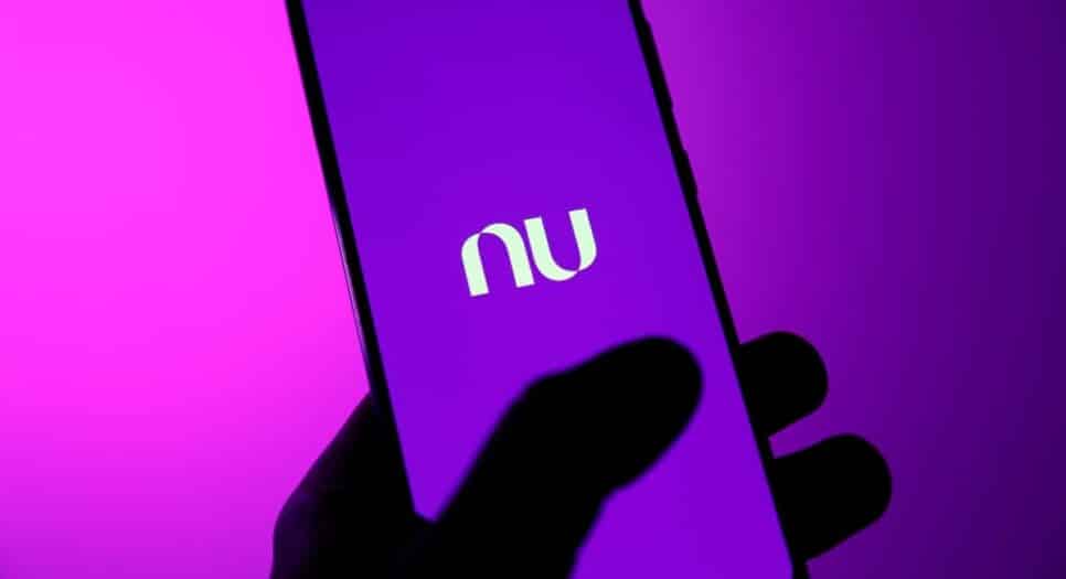 Banco Governo parceria Usuário do Nubank acessando aplicativo para verificar compras e possível reembolso (Foto: Reprodução/ Internet)