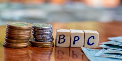 Milhares de brasileiros podem receber pagamentos atrasados do BPC